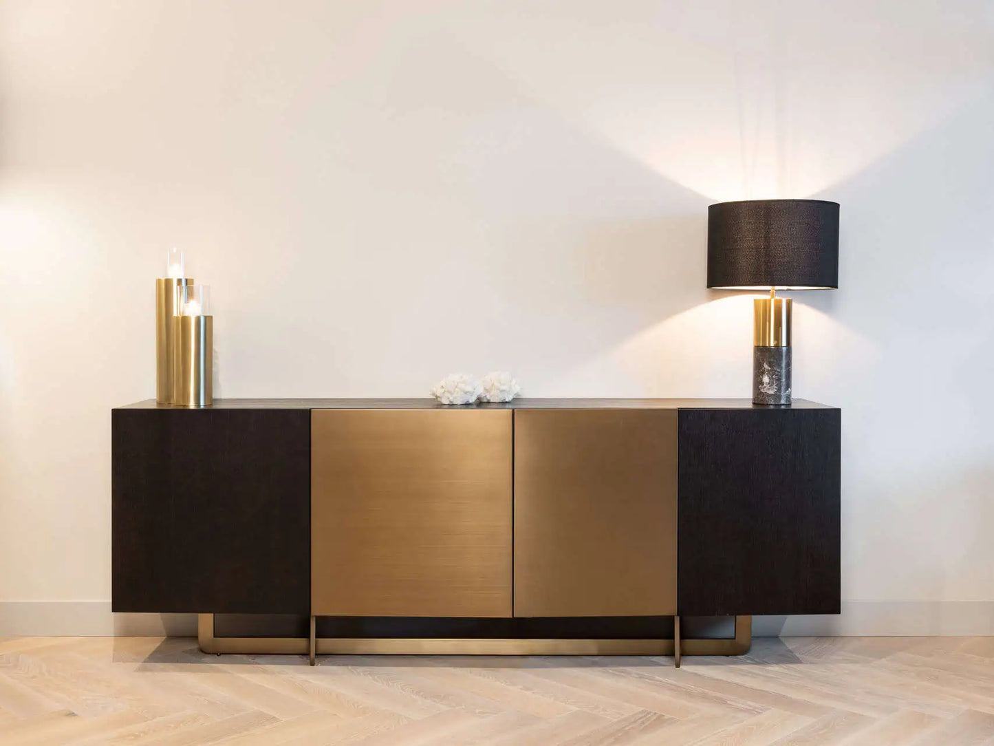 Kumode Dax 4-durvju Richmond Interiors 80/220/45 cm ogles krāsā - N1 Home