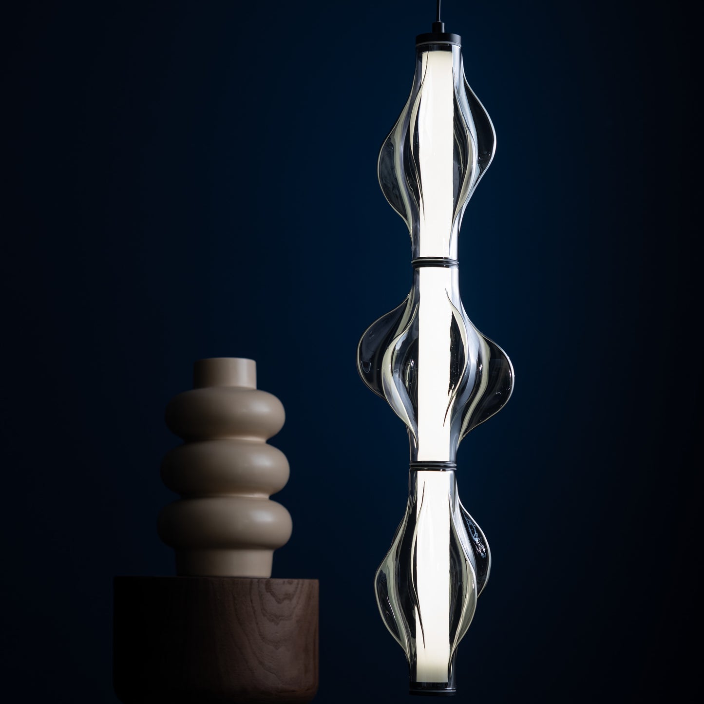 LED piekaramā lampa Elvis 22W 18/18/210 cm melns