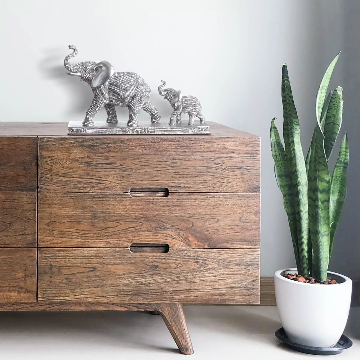 Dekoratīva figūriņa zilonis Elds ar smalku strukturālu rakstu 30/13/26 cm sudrabs - N1 Home