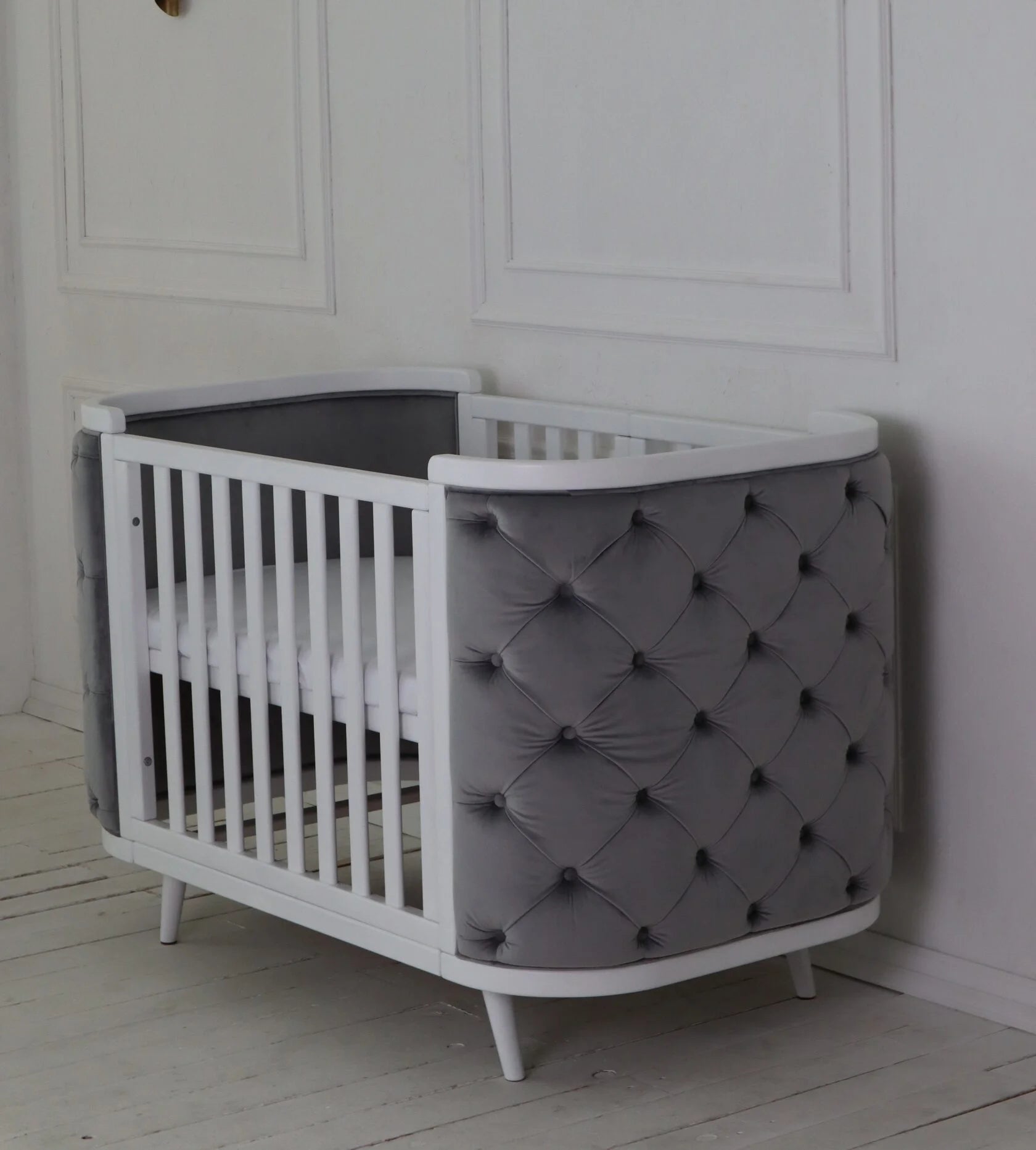 Gultiņa-transformers Boho ar kustīgu sienu 70/90-134 cm balts/pelēks velūrs - N1 Home