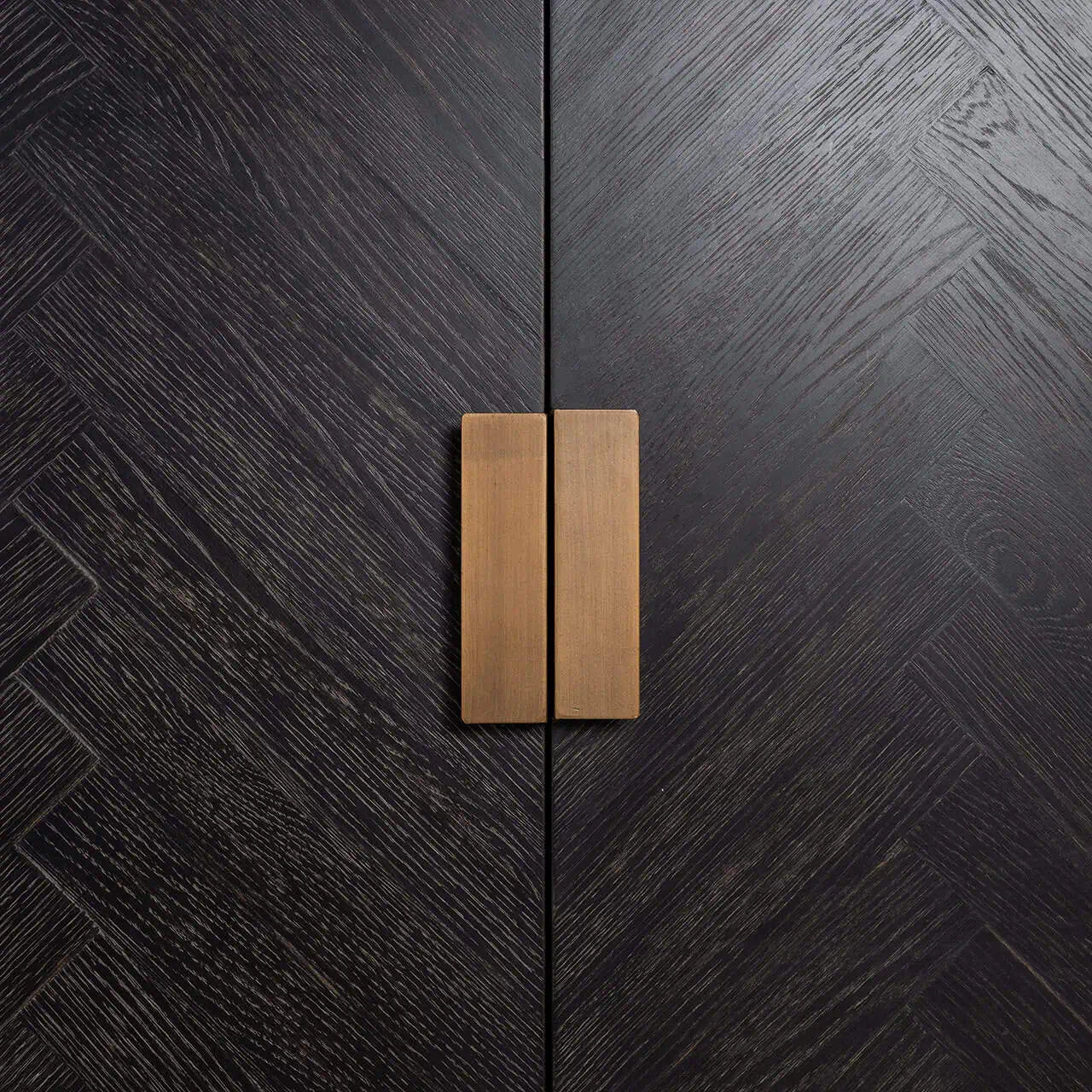 Kumode Blackbone misiņa 4 durvis Richmond Interiors 91/225/45 cm melna rustikāla - N1 Home