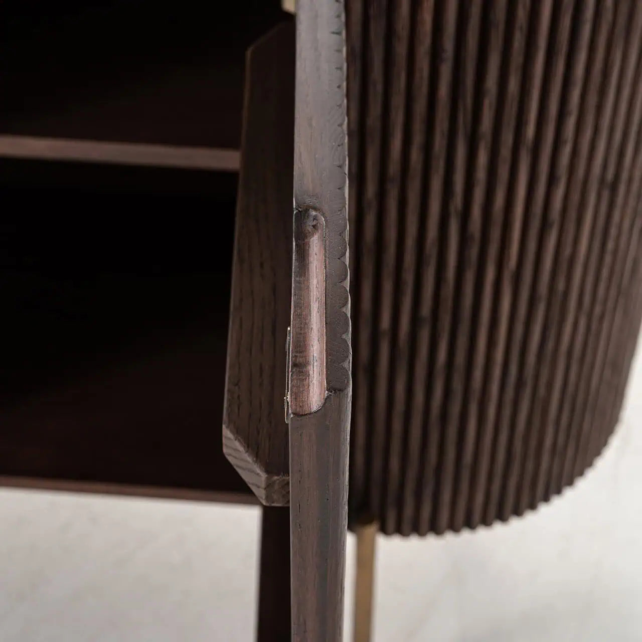 Kumode Barkley 3-durvju Richmond Interiors 85/180/46 cm Brushed Gold - N1 Home