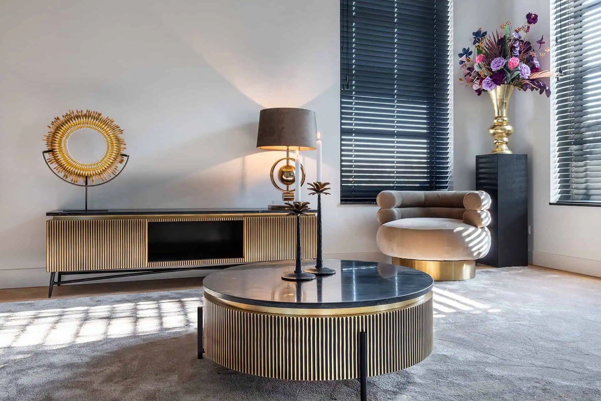 TV skapis Ironville ar 2 durvīm Richmond Interiors 50/170/40 cm zelts - N1 Home