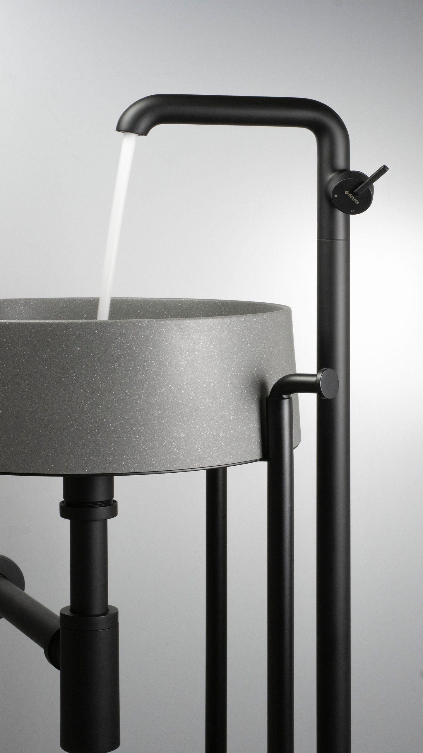 Izlietnes maisītājs, brīvi stāvošs Silia 1090 mm hroms - N1 Home