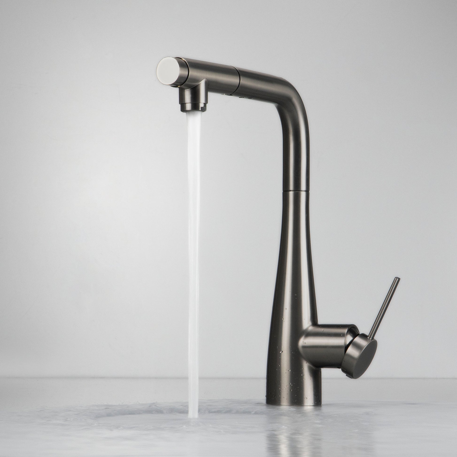 Virtuves jaucējkrāns ar ūdens filtra pieslēgumu un izvelkamu snīpi Eridan 33 cm nero - N1 Home