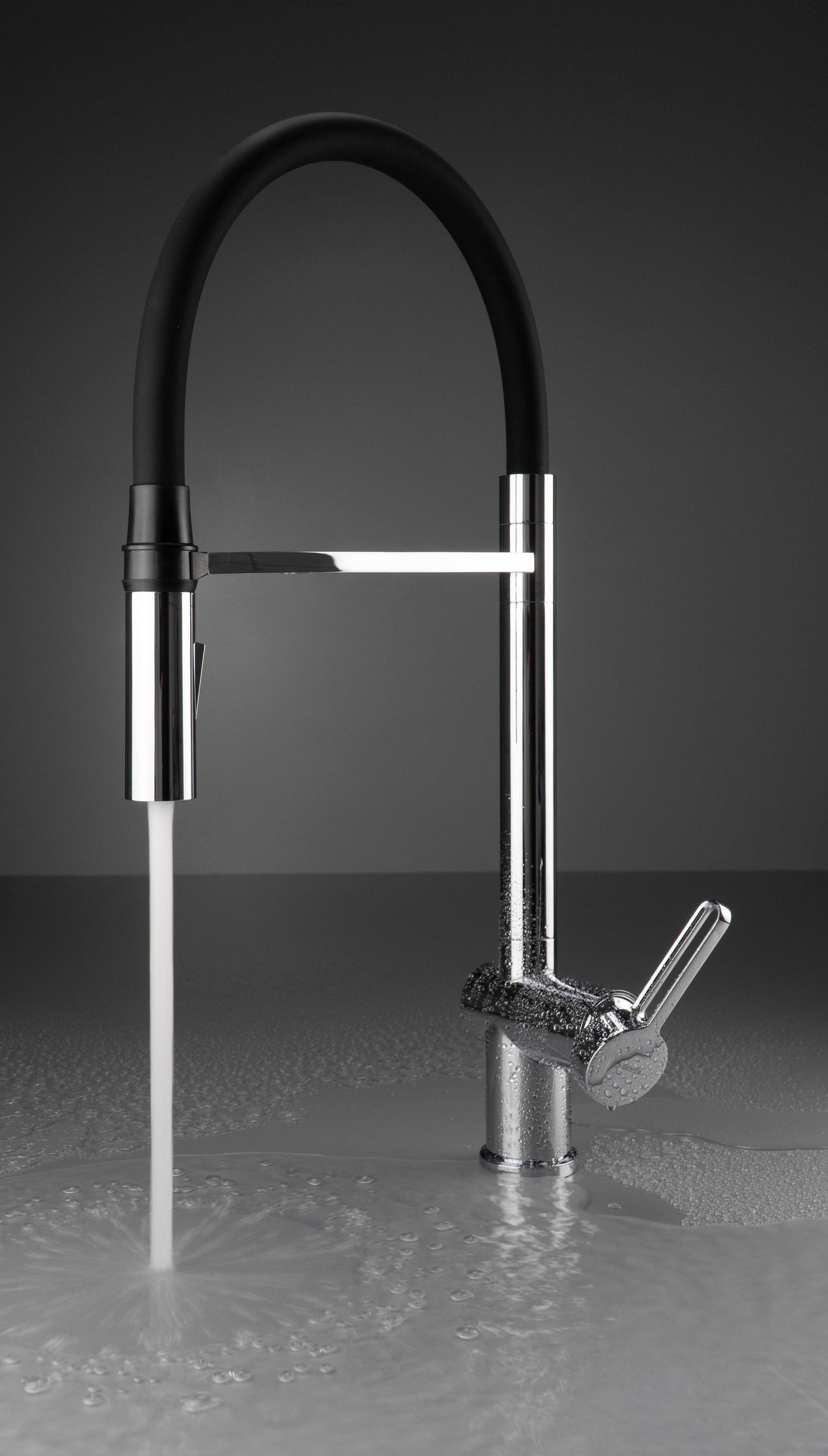 Virtuves jaucējkrāns ar elastīgu izteku - 2 veidu strūklas Magnetic 533 mm hroms - N1 Home
