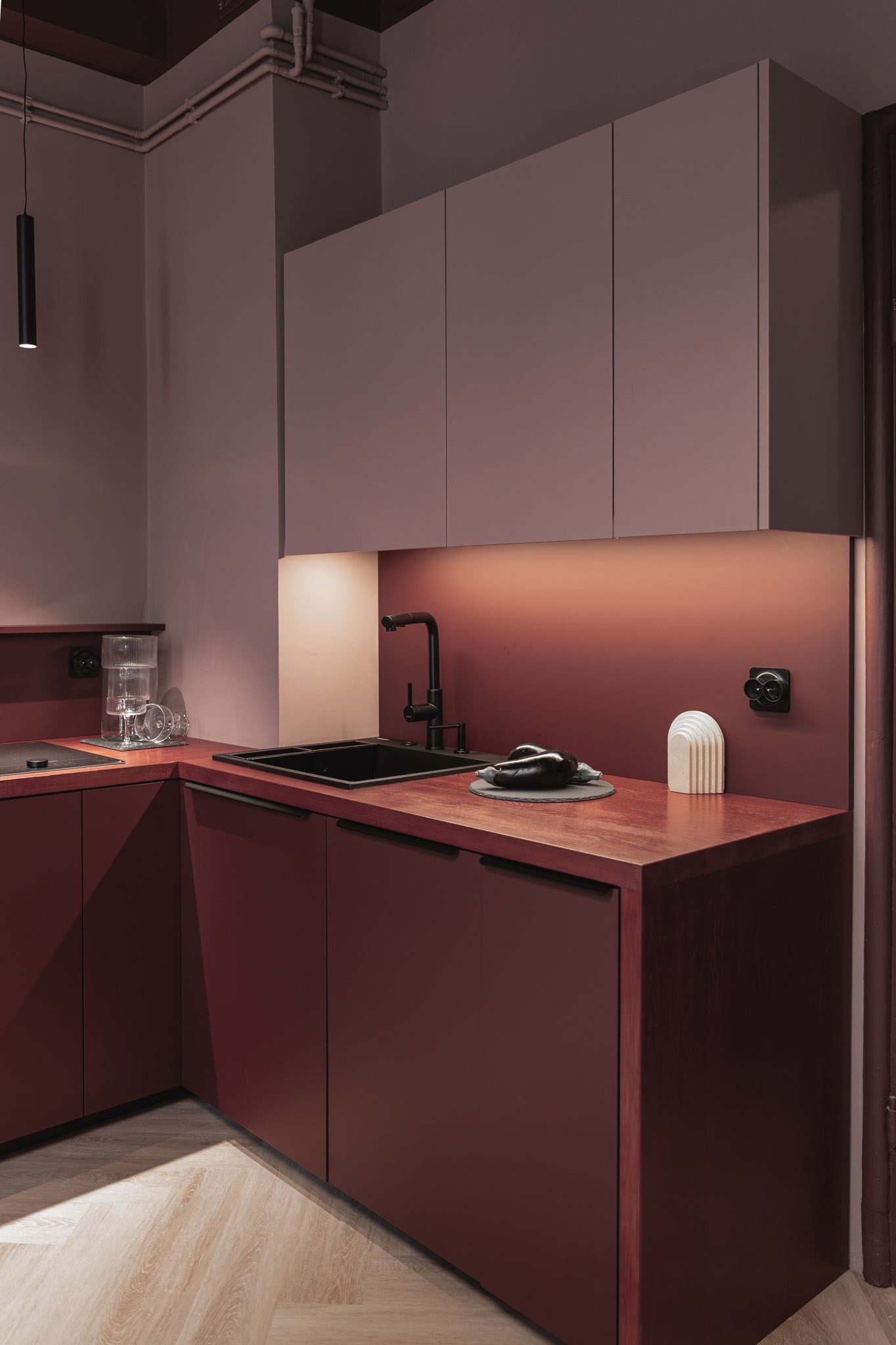 Virtuves jaucējkrāns ar izvelkamu snīpi MOMI 34,8 cm nero - N1 Home