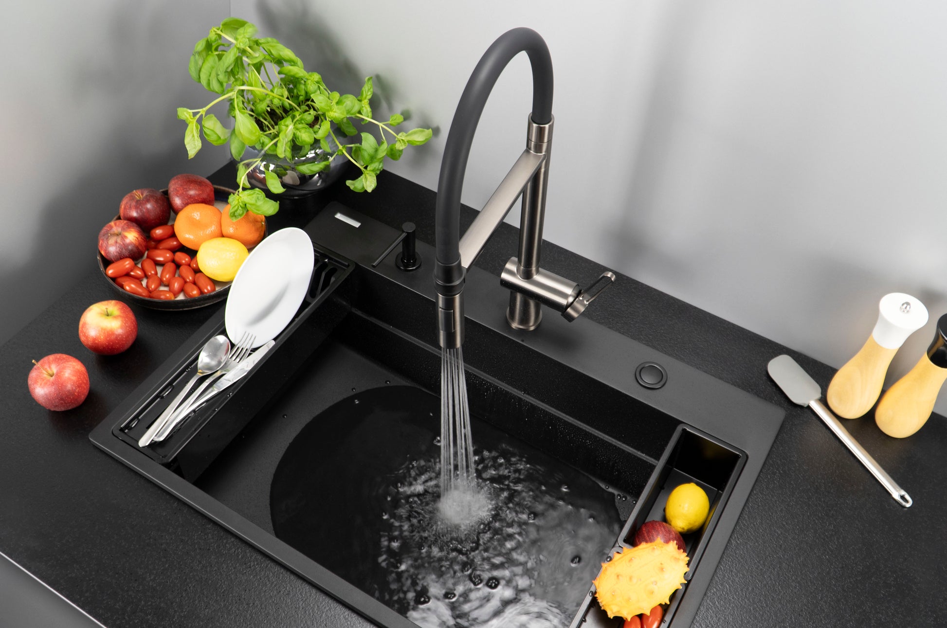 Virtuves jaucējkrāns ar elastīgu izteku - 2 veidu strūklas Magnetic 533 mm matēts zelts - N1 Home