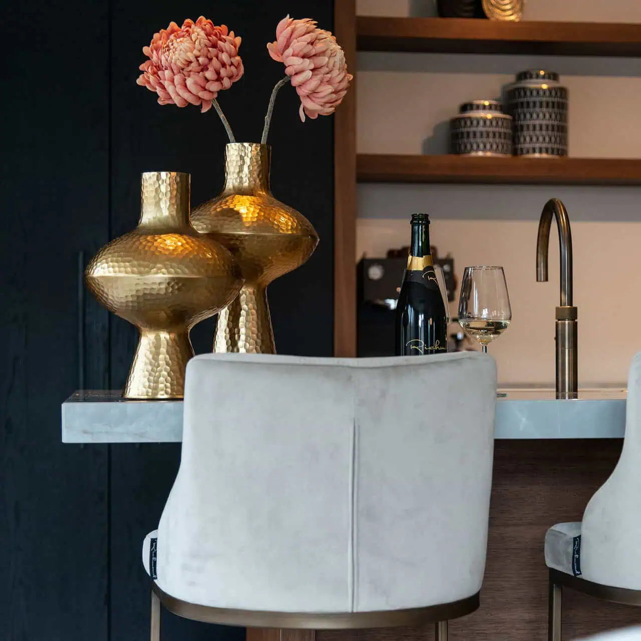 Vāze Richmond Interiors Caitlyn small 35/26/26 cm zelts - N1 Home