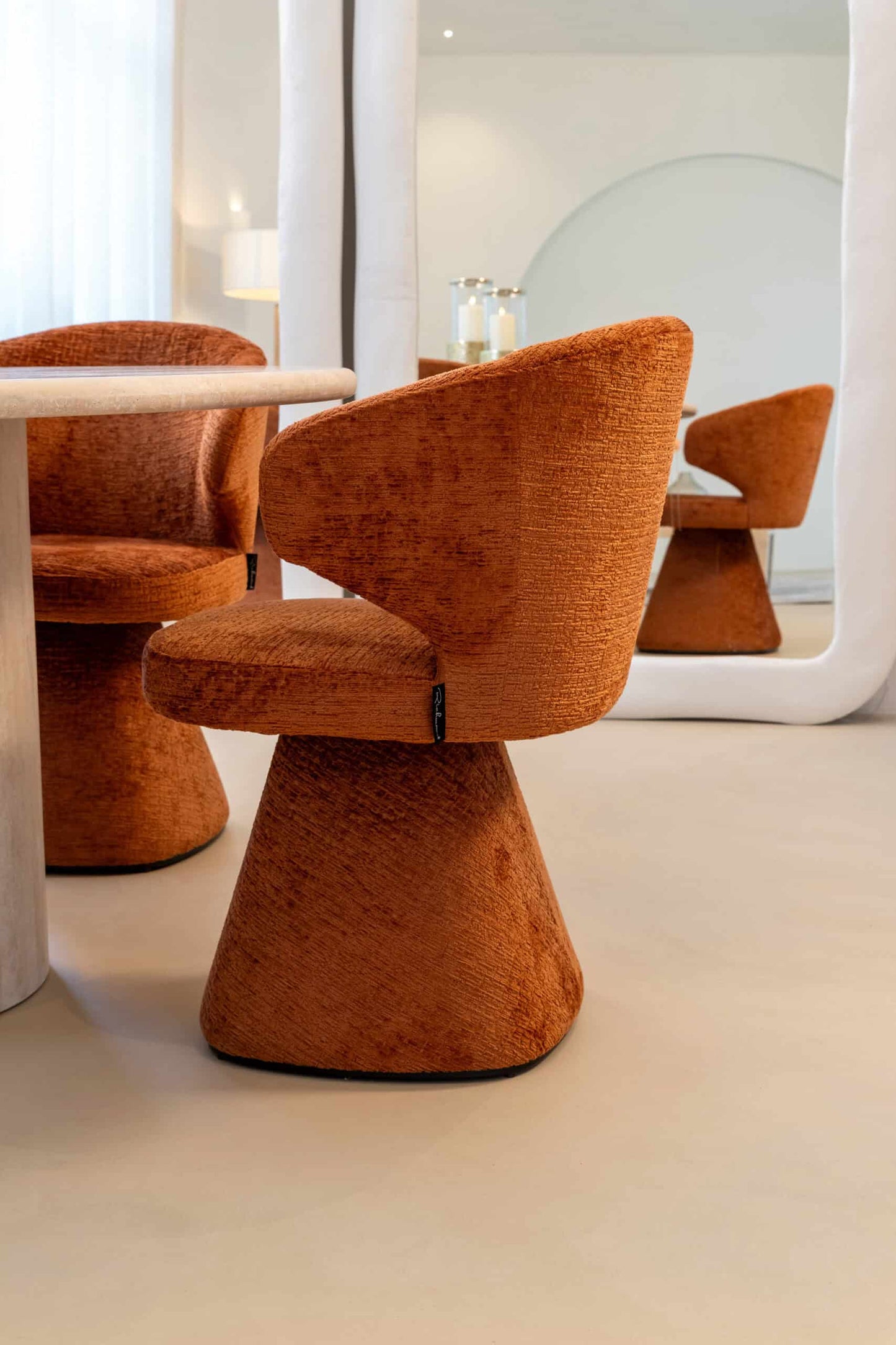 Galds Alexander Jones Richmond Interiors 130/130/76 cm bēšs (Renaissance)