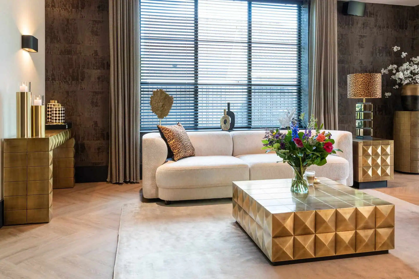 Naktsskapītis Collada ar 3 atvilktnēm Richmond Interiors 59/50/45 cm birstēts zelts - N1 Home