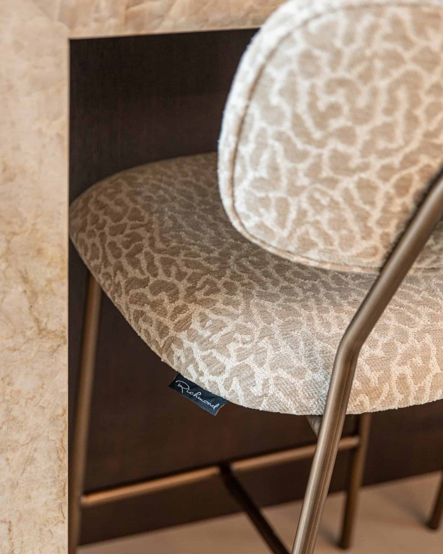 Bāra krēsls Xenia (Set of 2) Richmond Interiors 95/45/53 cm brandy fusion fire retardant