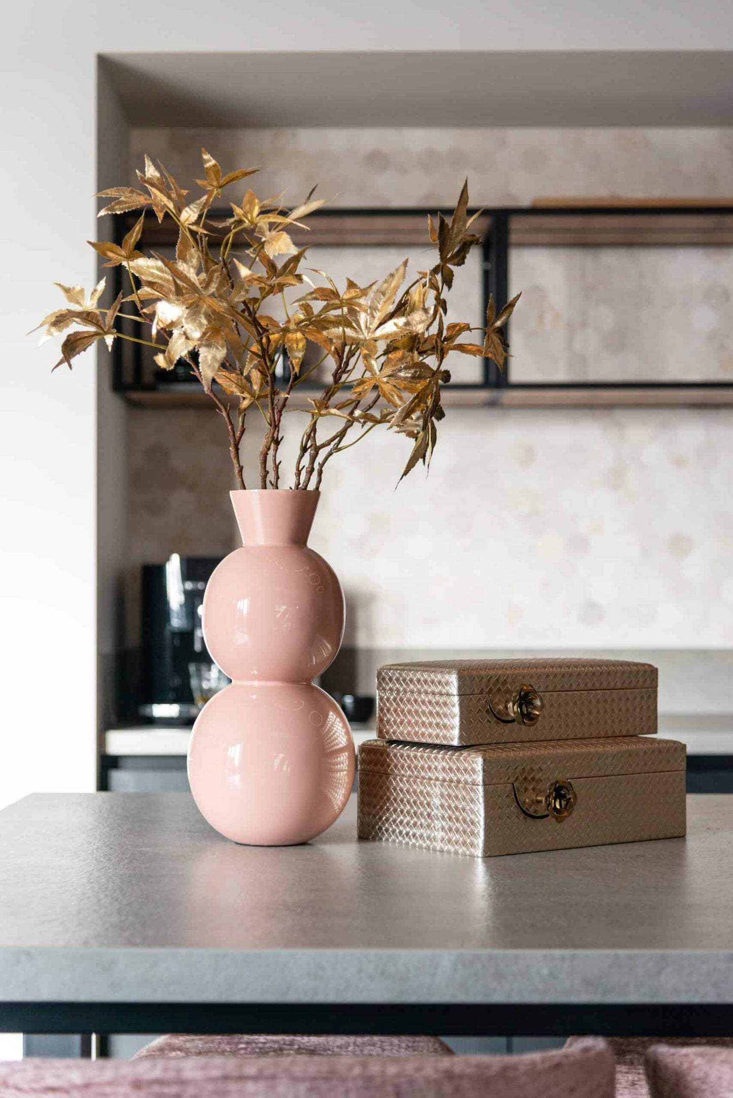 Vāze Jared Richmond Interiors  18/18/37 cm rozā