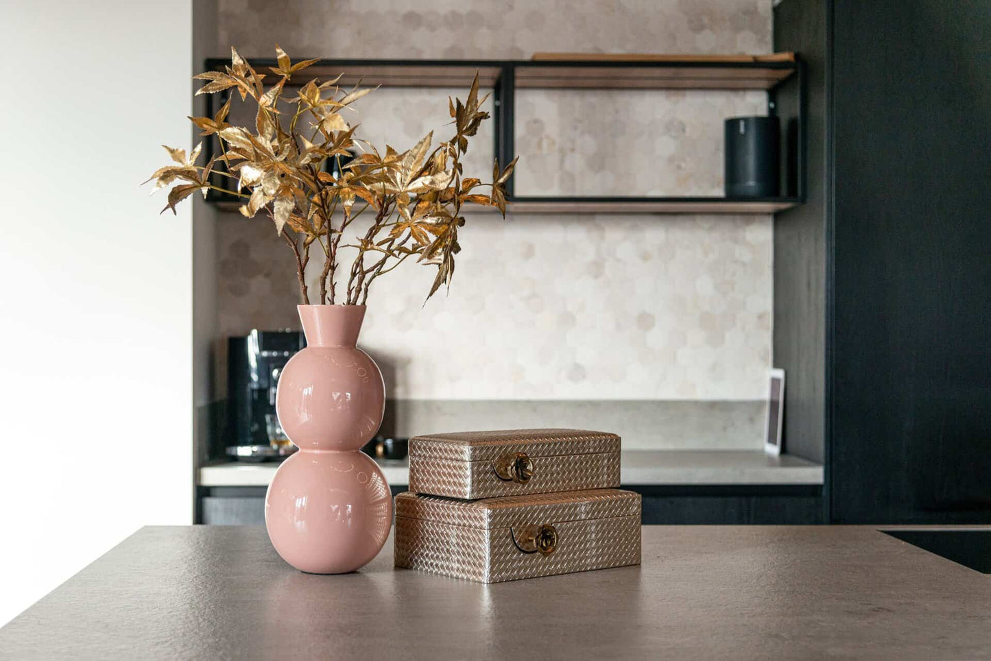 Vāze Jared Richmond Interiors  18/18/37 cm rozā